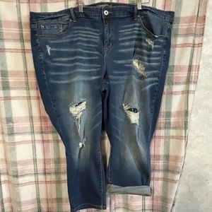 Torrid distressed dark wash capris size 28